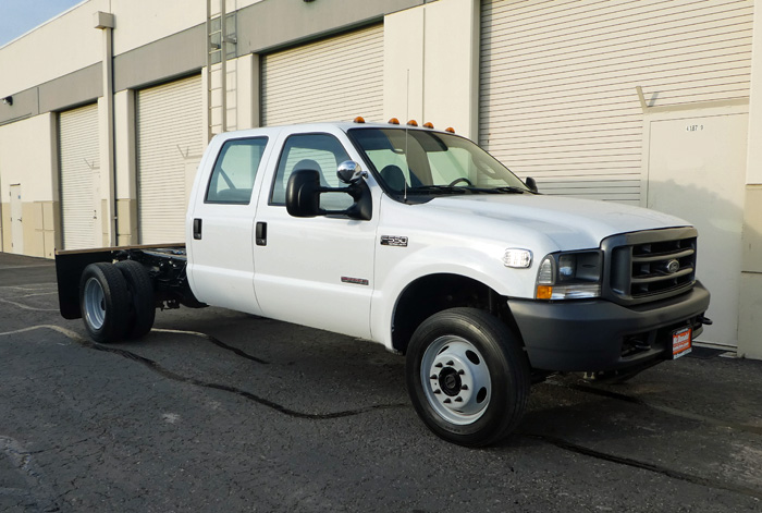 2004 Ford F-550 XL 4 x 4 Cab & Chassis w/ Only 56K 