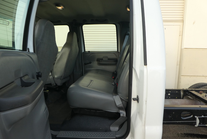 2004 Ford F-550 XLT 4 x 4 Cab & Chassis - Inside Driver - Rear View