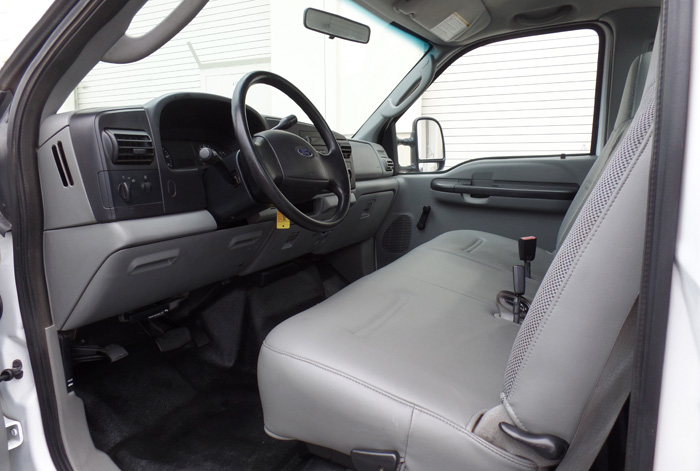 2005 Ford F-250 XL Wheel Cab & Cassis - Inside - Driver