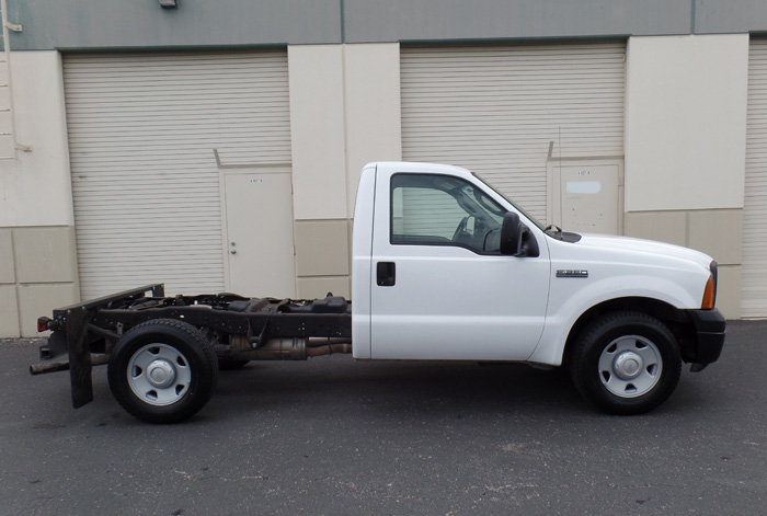 2005 Ford F-250 XL Wheel Cab & Cassis - Passenger Side