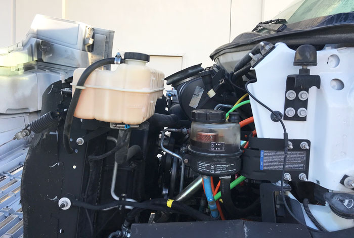 2006 GMC C7500 Mechanic/Service Utility - Engine Compartment