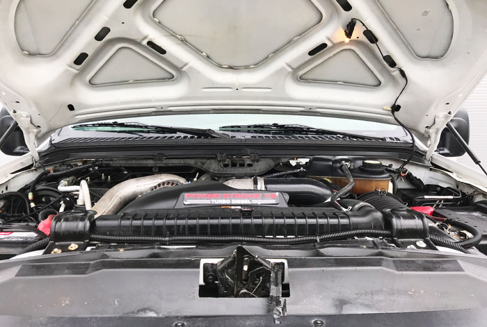 2006 Ford F-450 6.0L Diesel - Engine Compartment 