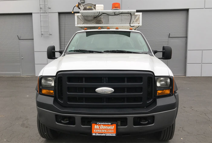 2006 Ford F-450 Super Duty XL 4 x 4 Super Cab Utility  - Front Viewe