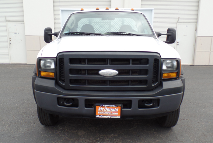 2007 Ford F-550 4 x 4 Cab & Chassis - Front