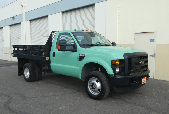 2008 Ford F-350 XL 4 x 4 Stakebed w/ 121K