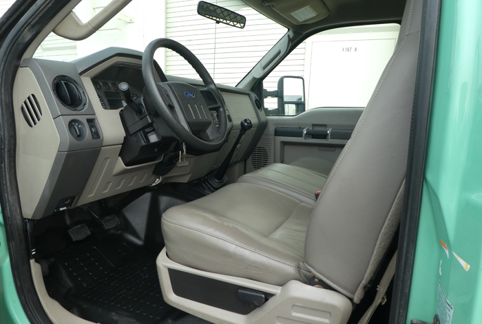 2008 Ford F-350 Super Duty XL 4 x 4 Stakebed - Inside Driver Side 