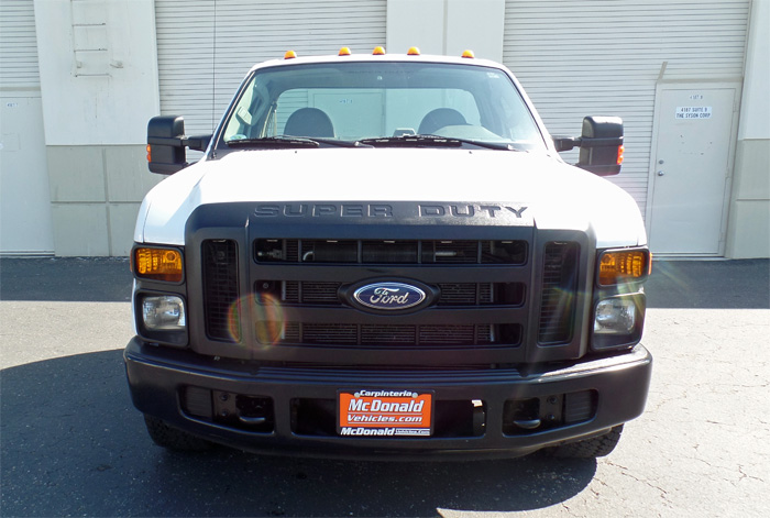 2008 Ford F-350 XL Single Rear Wheel Cab & Cassis - Front View