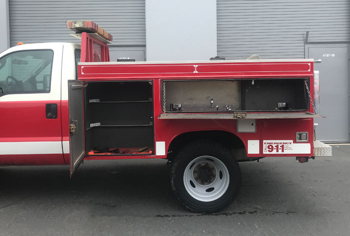 2003 Ford F-550 XL 4 x 4 - Box - Driver Side