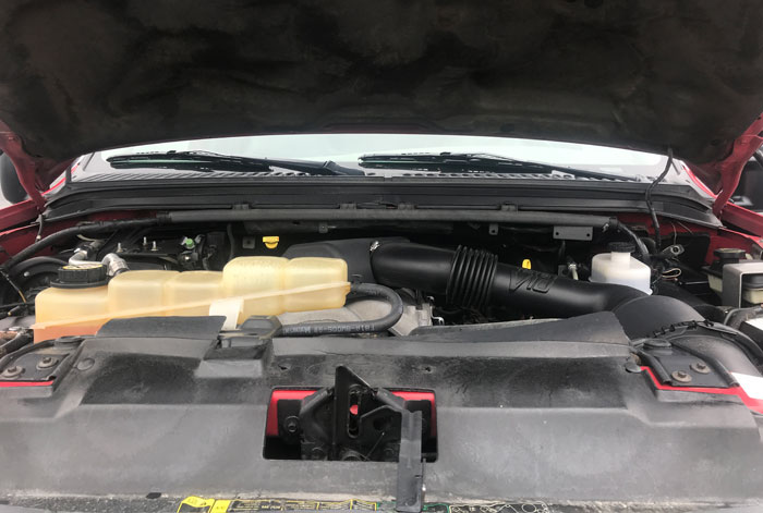 2003 Ford F-550 XL 4 x 4 - Engine Compartment