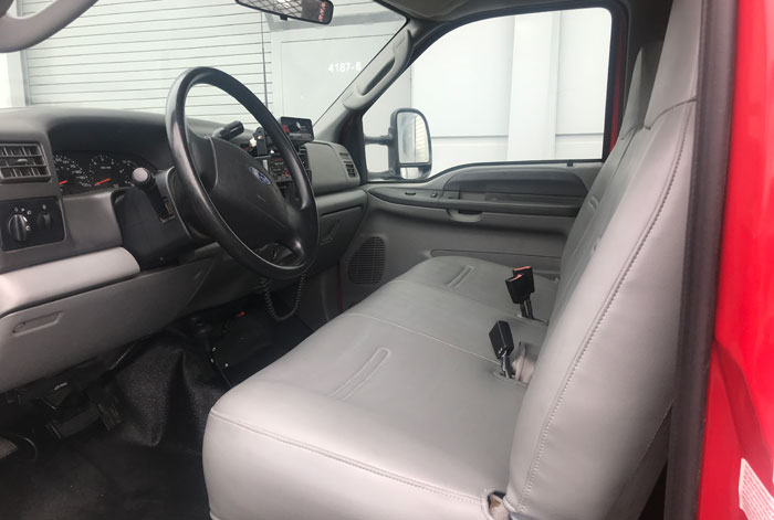 2003 Ford F-550 XL 4 x 4 - Inside - Passenger