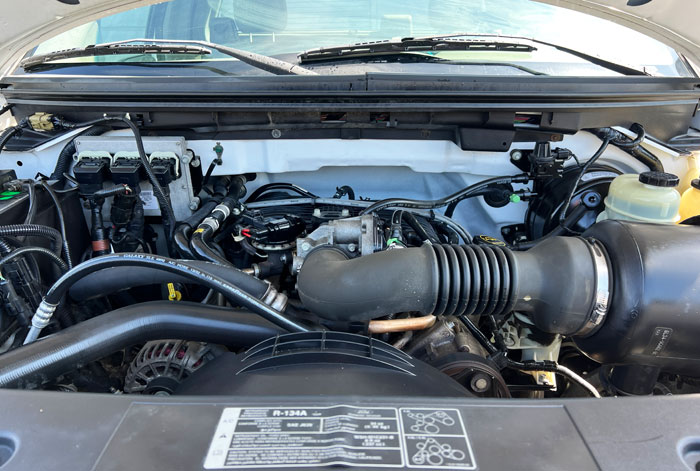 2005 Ford F-150 - Engine Compartment