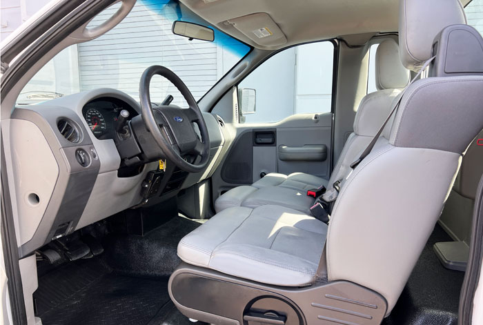 2005 Ford F-150 - Inside Driver