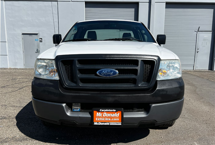 2005 Ford F-150 - Front View