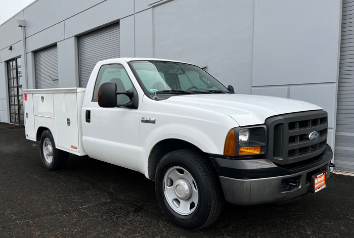 2005 Ford F-350 XL SD Utility w/ Only 62K� width=
