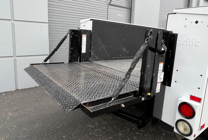 2005 Ford F-350 XL Utility - Liftgate 1