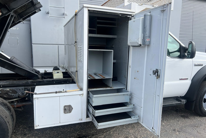 2006 Ford F-450 4WD Dump  - Boxes assenger Side