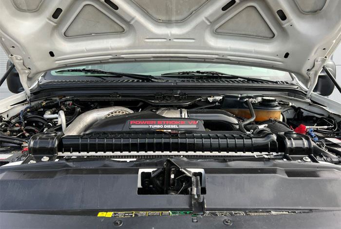 2006 Ford F-450 4WD Dump  - Engine Compartment 