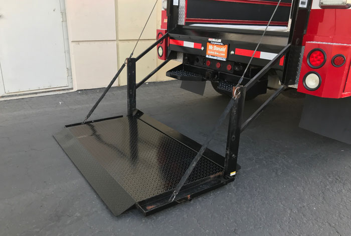 2007 Ford F-450 XLTL 4 x 4 Crew Cab Utility - Liftgate