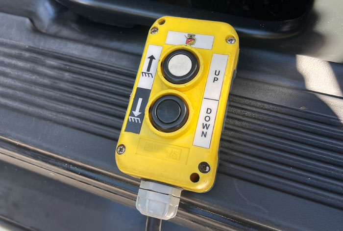 2008 Chevy C4500 9' Dump - In Cab Dump Controller