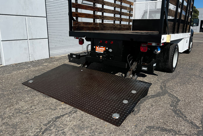 2008 Ford F-450 12' Stakebed - Cantilever Liftgate