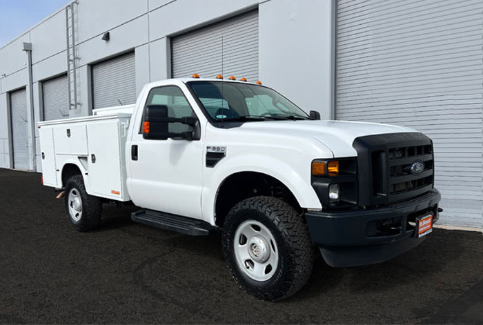 2009 Ford F-350 4WD Utility w/ Only 40K  