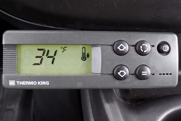 2011 Chev G4500 14’ Refrigerated Van w/ Only 27K, Electric Standby & Railgate - In Cab Controller  