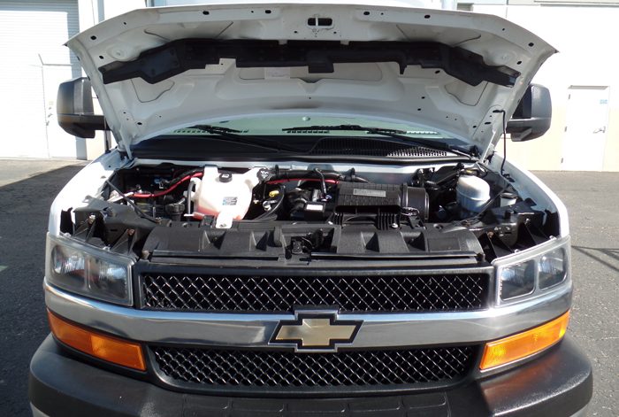 2011 Chev G4500 14’ Refrigerated Van w/ Only 27K, Electric Standby & Railgate - Engine Compartment