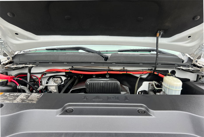 2012 GMC Sierra C2500 HD Pickup - Engine Compartment